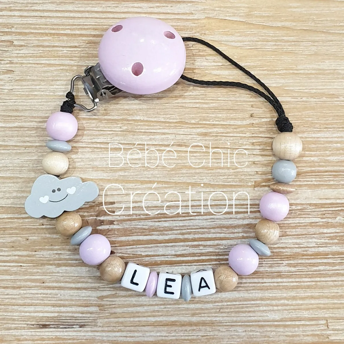 Attache sucette prénom personnalise Bois , rose pâle et gris