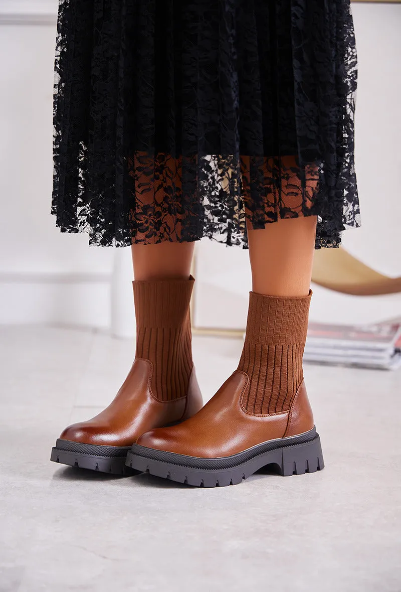 Boots Chelsea camel plateforme, tige façon chaussette