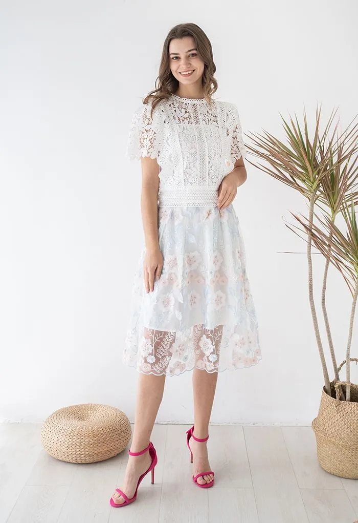 Haut en crochet à feuilles luxuriantes en blanc