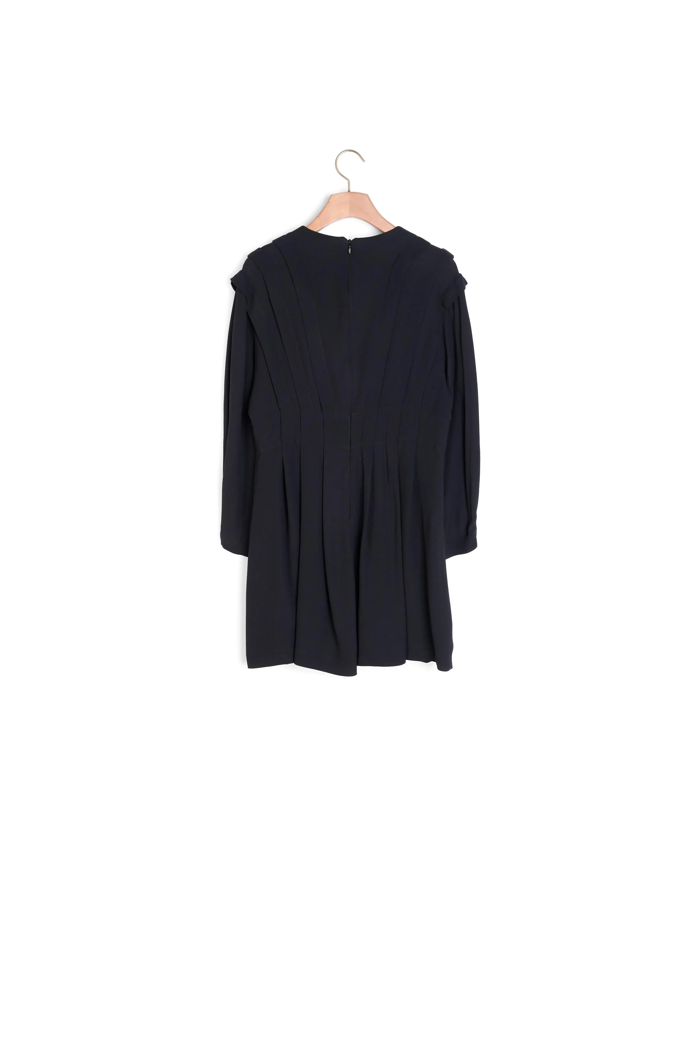 Robe courte fluide ornée de plis