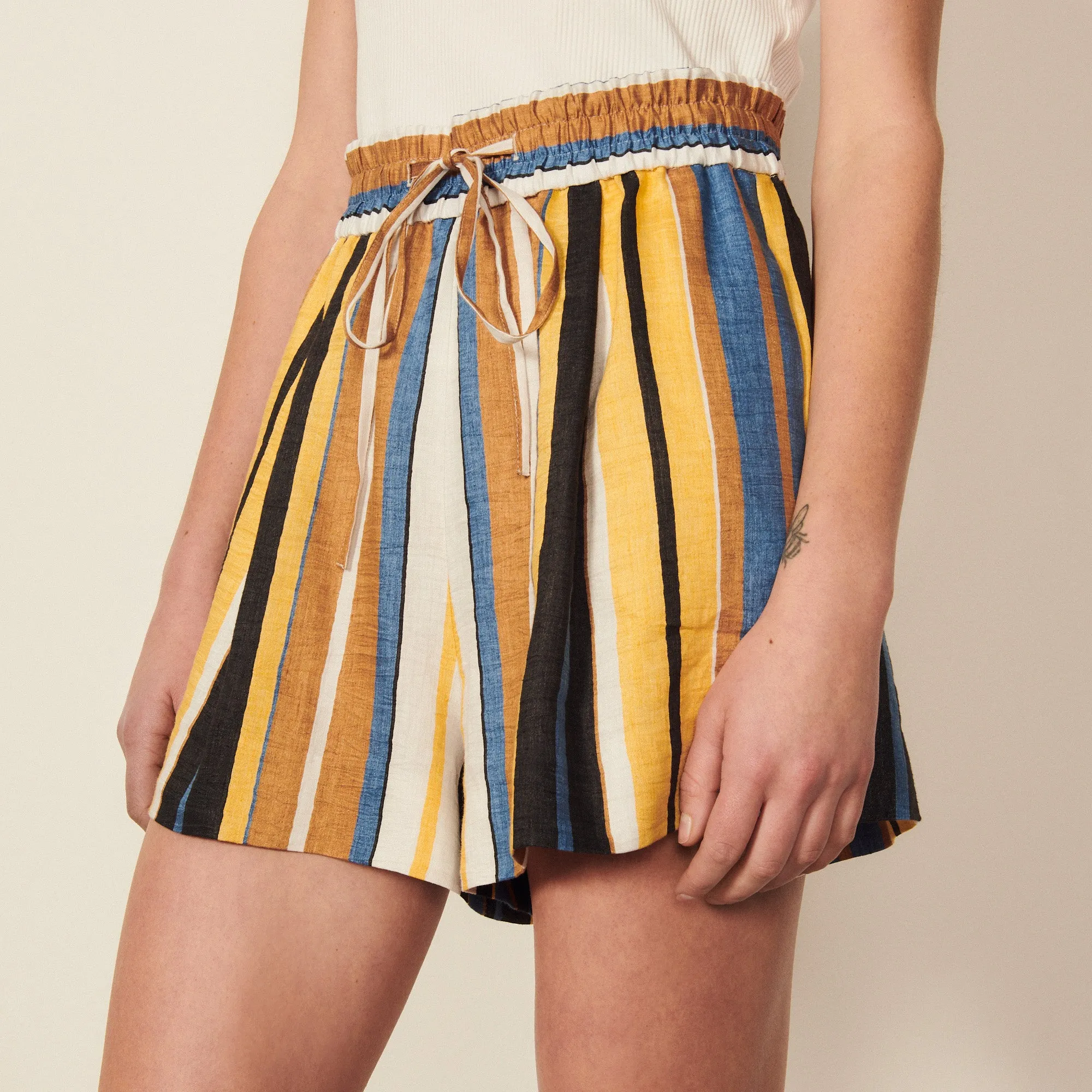 Short rayé en lin